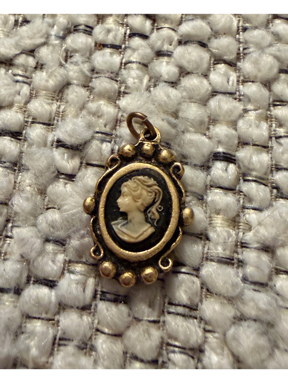 Vintage Cameo Pendant Lot of 3 Gold Tone Victorian Style Portrait Charms jewelry - Picture 5 of 7